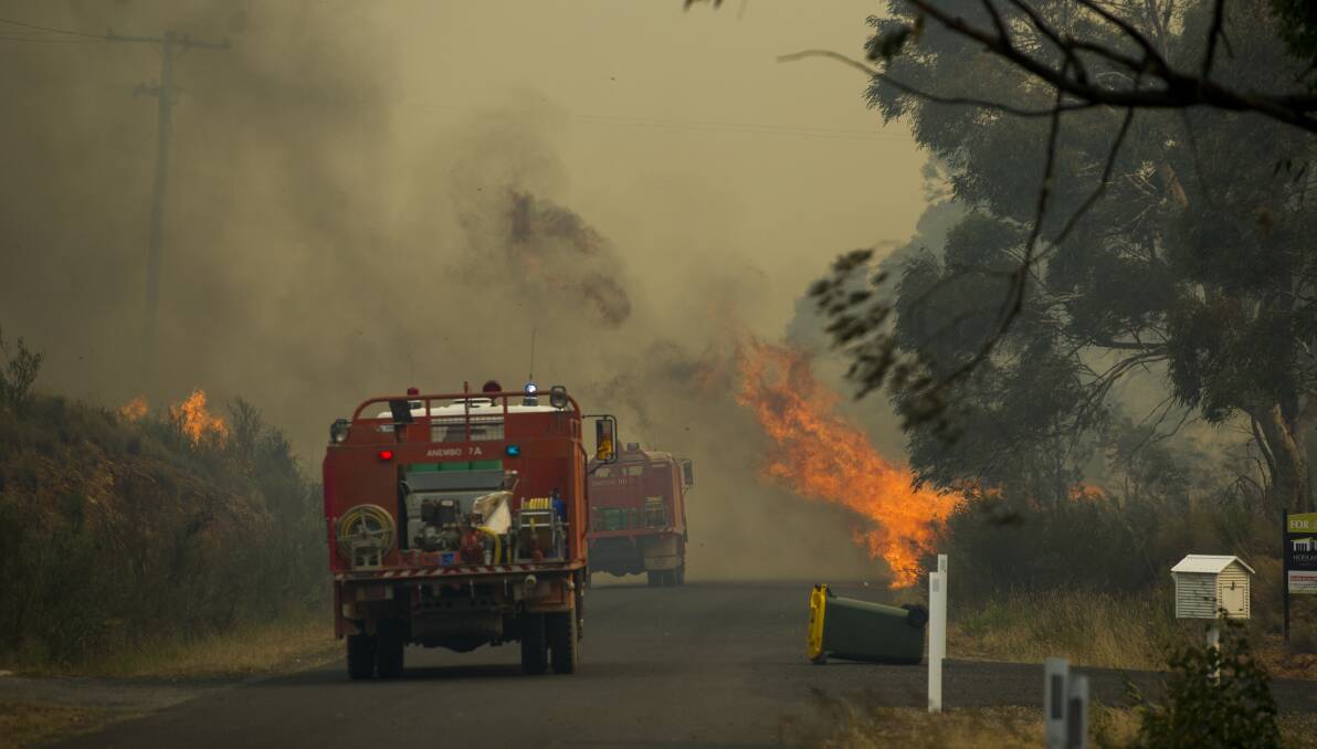 The bushfires at Widgiewa Rd near Queanbeyan. Photo: Jay Cronan