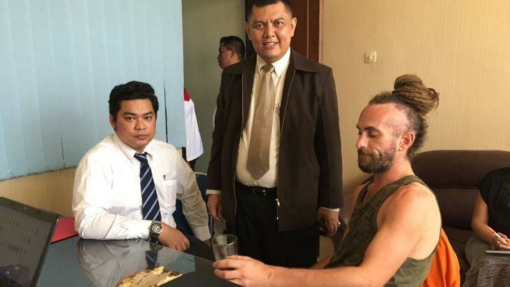 Lawyers Yan Erick Sihombing, left, and Haposan Sihombing with their client David Taylor in Denpasar. Photo: Supplied