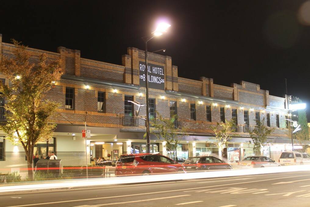 A night time shot of Queanbeyan establishment, the Royal Hotel.