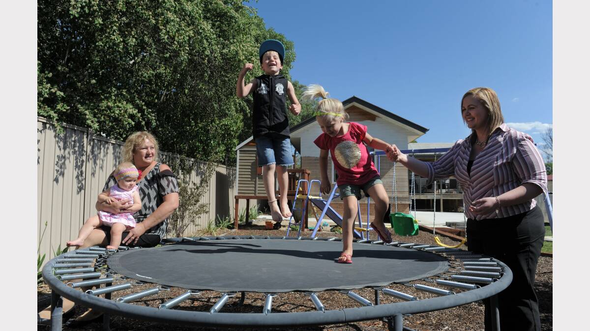Lasscock children Harper, 10 months, Cooper, 6 and Mia, 4 with their neighbours, Donna Flack, left and Renee Smith.  (Photo: Graham Tidy, The Canberra Times.)