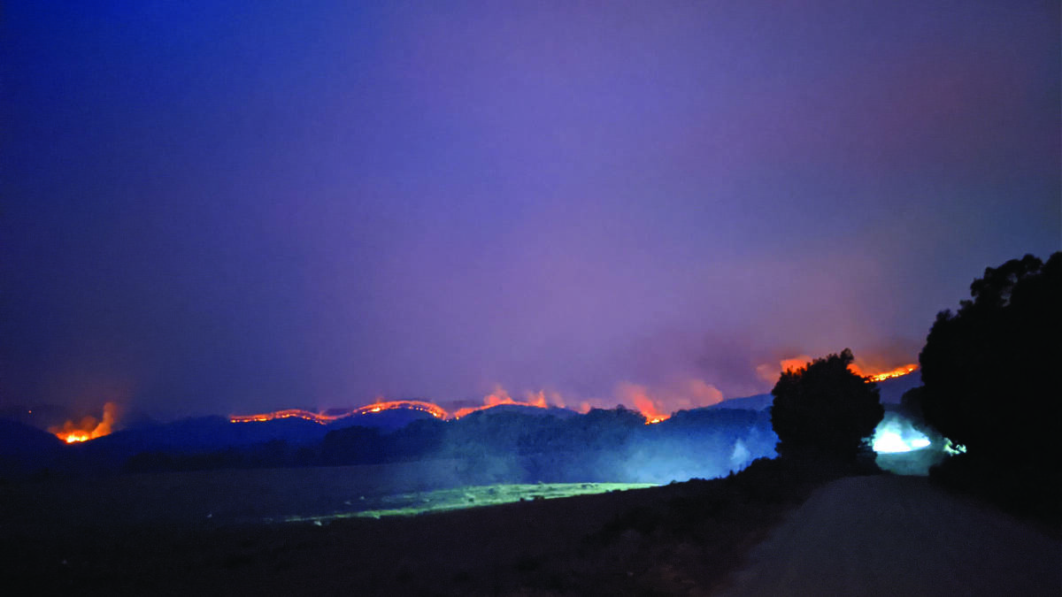 The Currowan fire burnt over the Budawang range, threatening Mongarlowe. Photo: Supplied