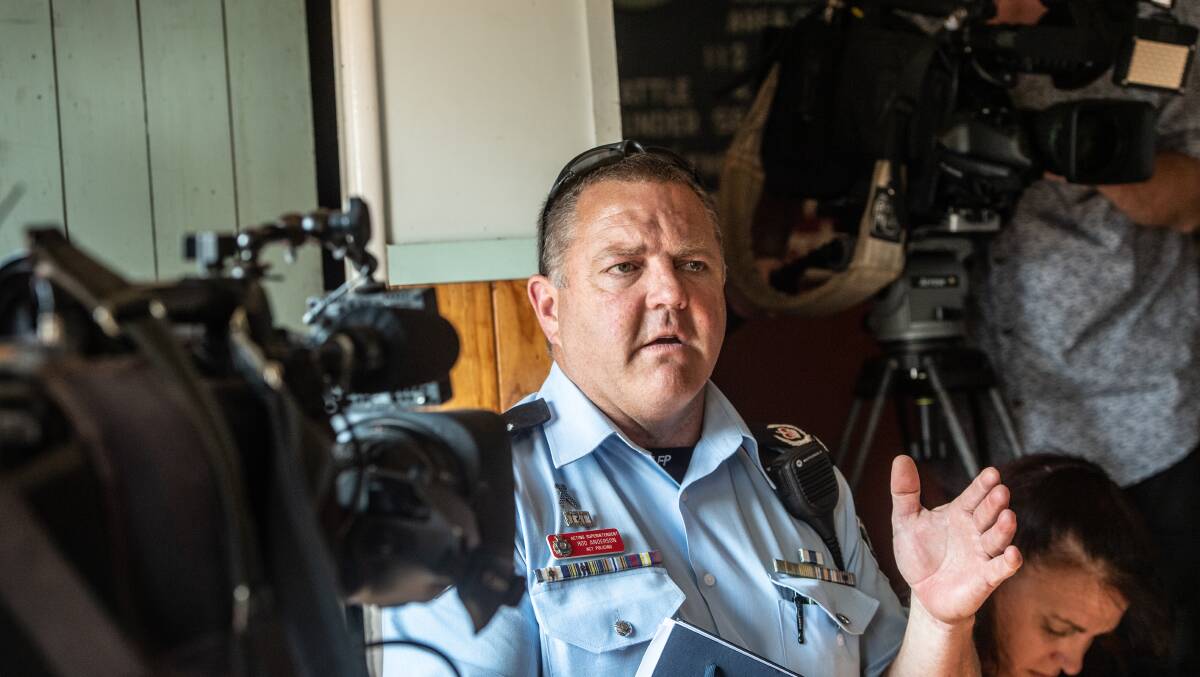 ACT Acting Superintendant Rod Anderson tells the Tharwa community about the dangers of bushfire 'rubber-neckers' impeding emergency vehicles. PIcture: Karleen Minney