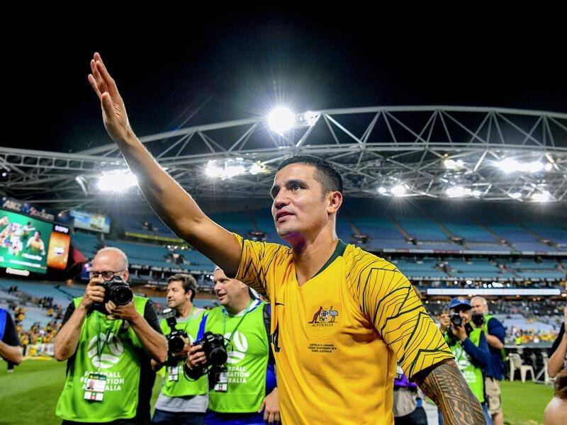 Tim Cahill waves goodbye after his last appearance for the Socceroos against Lebanon at ANZ Stadium.