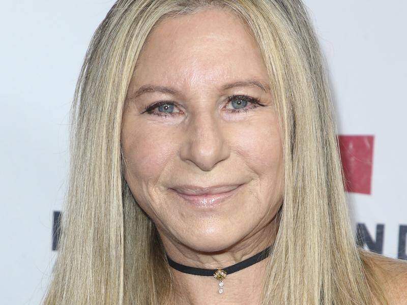 Barbra Streisand has joined Kris Kristofferson in London for a Star is Born flashback duet.