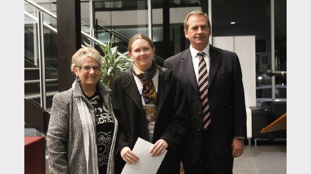 2013 QCC Regional Art Awards winner Debra Boyd-Goggin with judge Anita McIntyre and mayor Tim Overall.